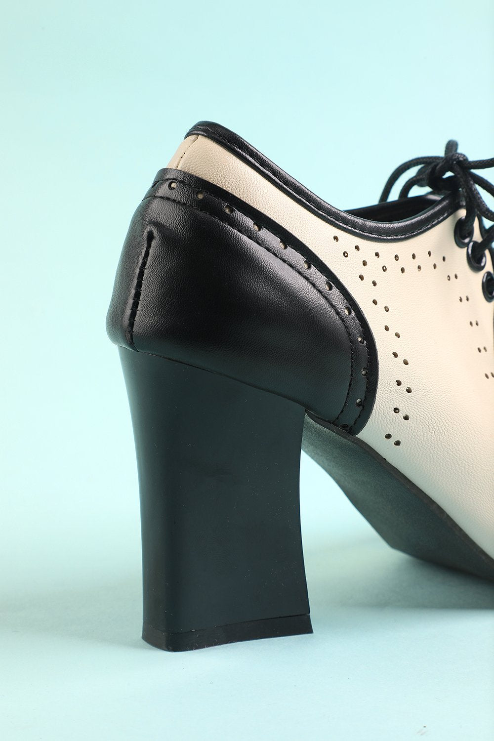 Helena - Retro high heels with elegant and comfortable design