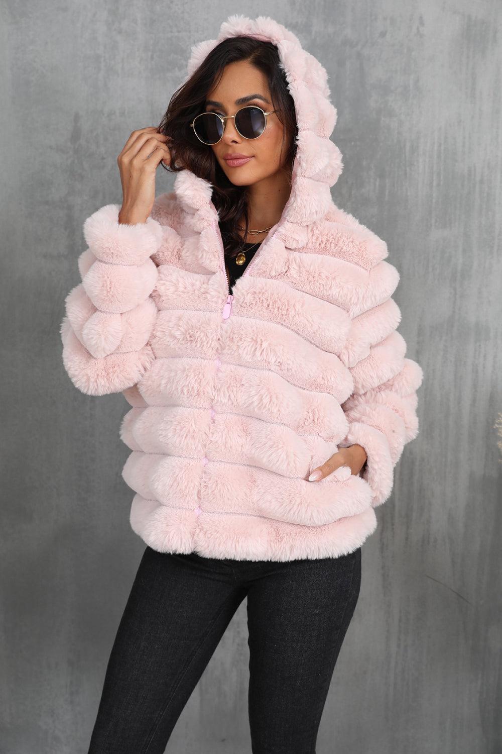 Francesca - Short synthetic fur coat with hood, warm and enveloping