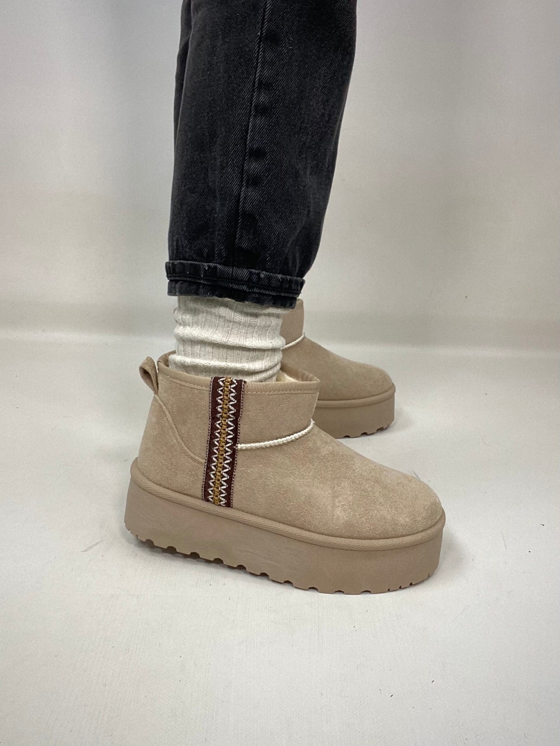 Jennifer - Low Ankle Boots with Platform and Embroidery