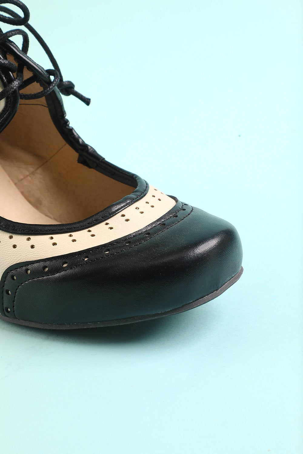 Helena - Retro high heels with elegant and comfortable design