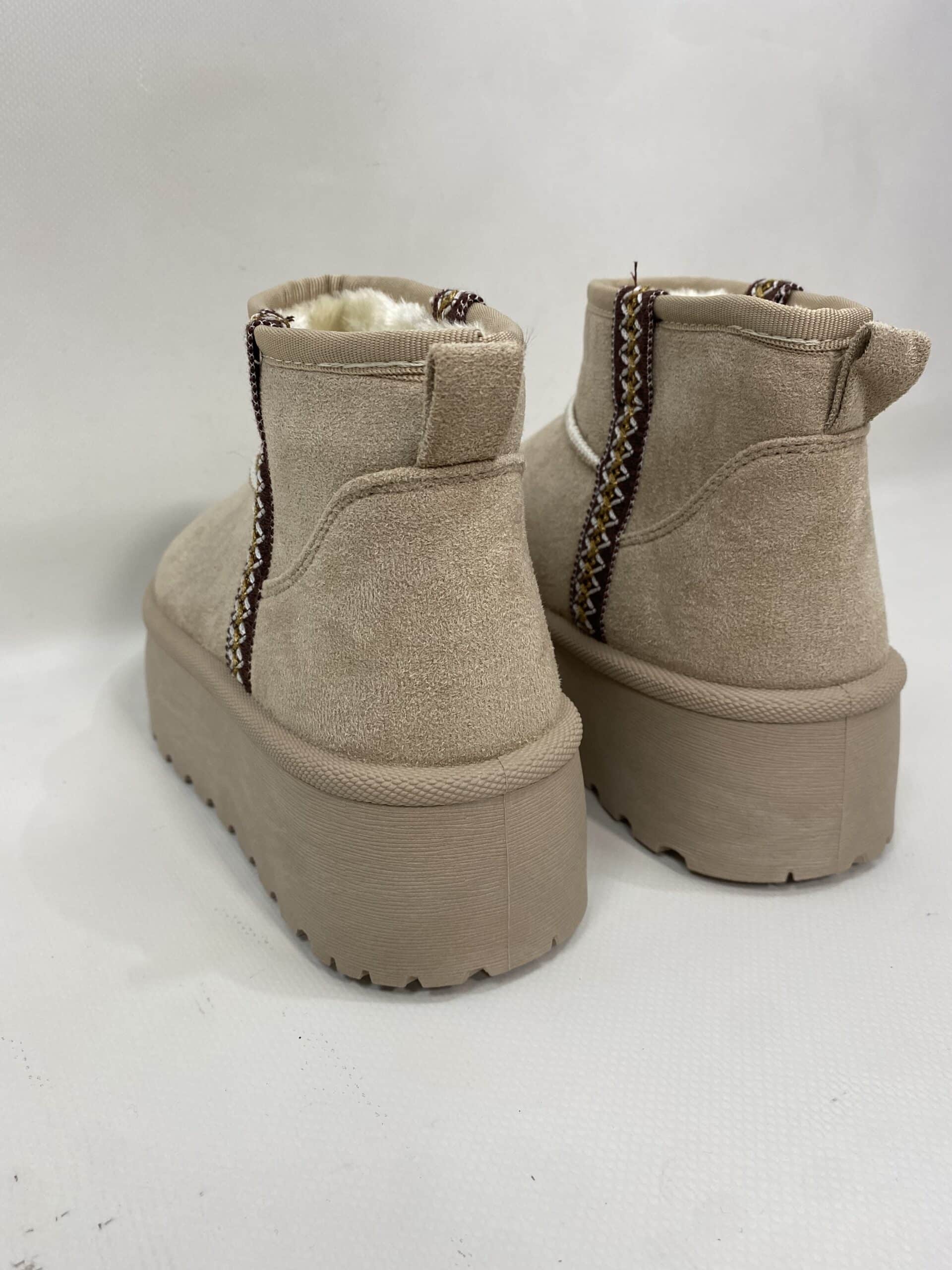 Jennifer - Low Ankle Boots with Platform and Embroidery