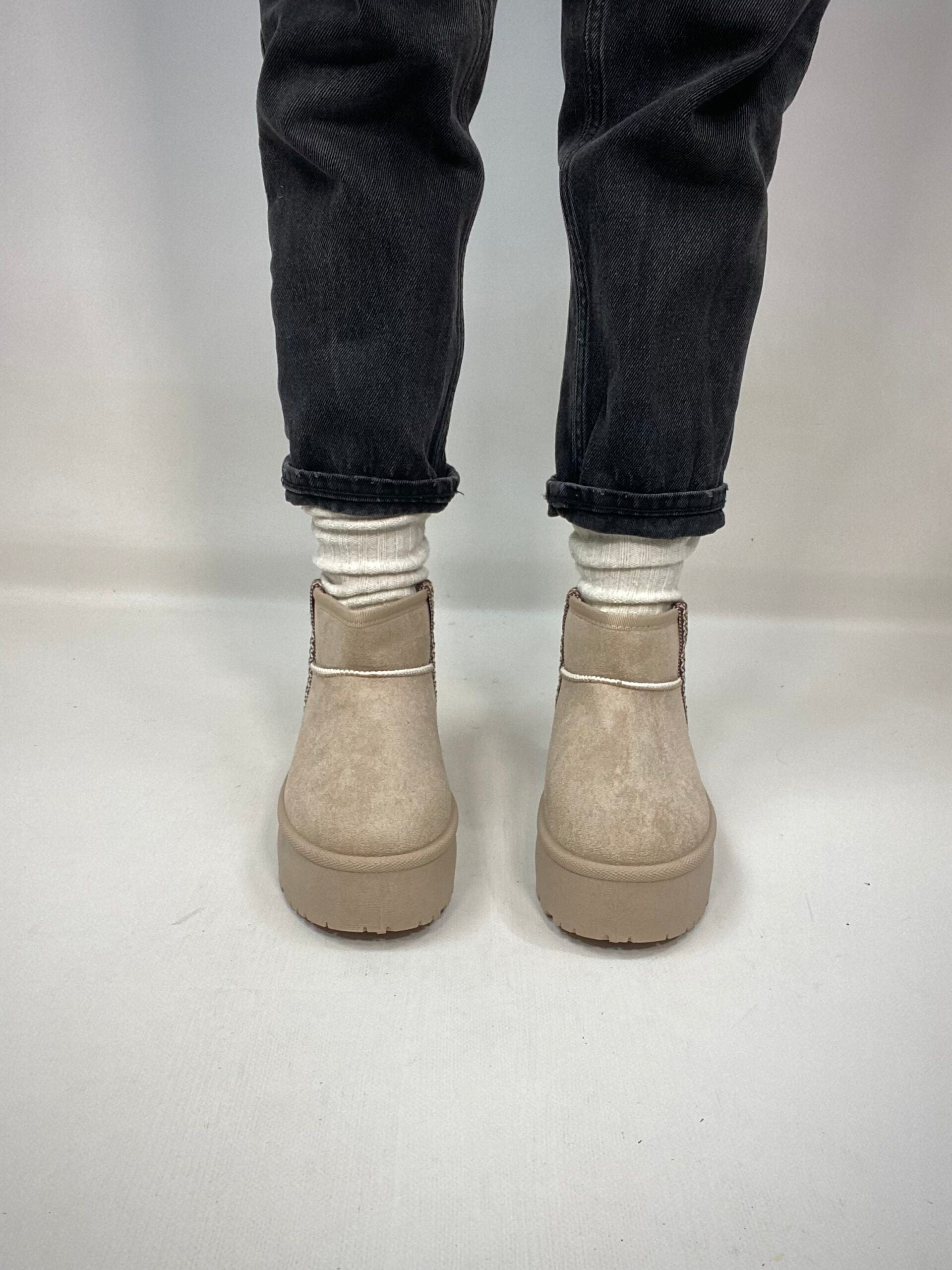 Jennifer - Low Ankle Boots with Platform and Embroidery