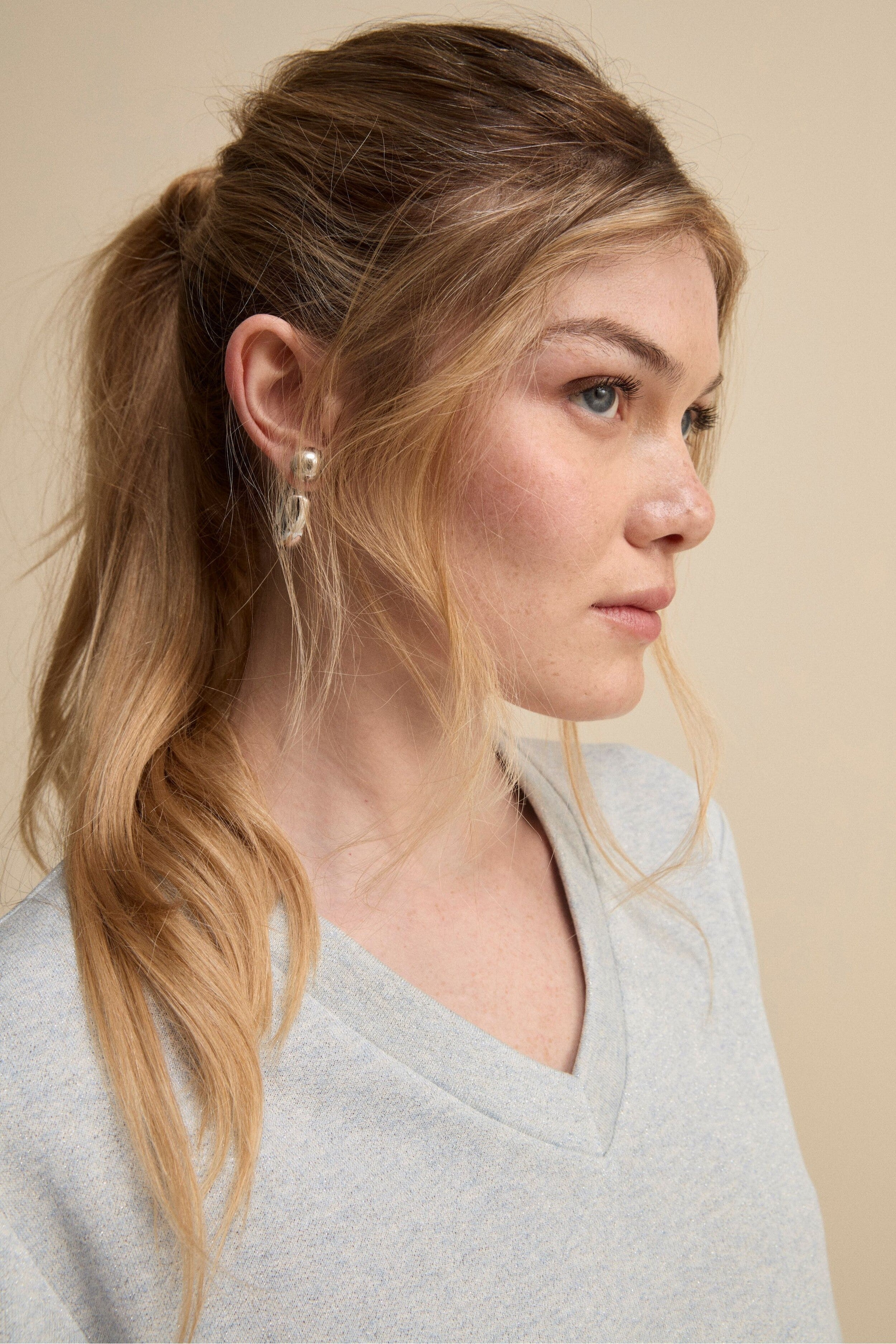 Nerina - Elegant Lurex Sweatshirt with V-Neck