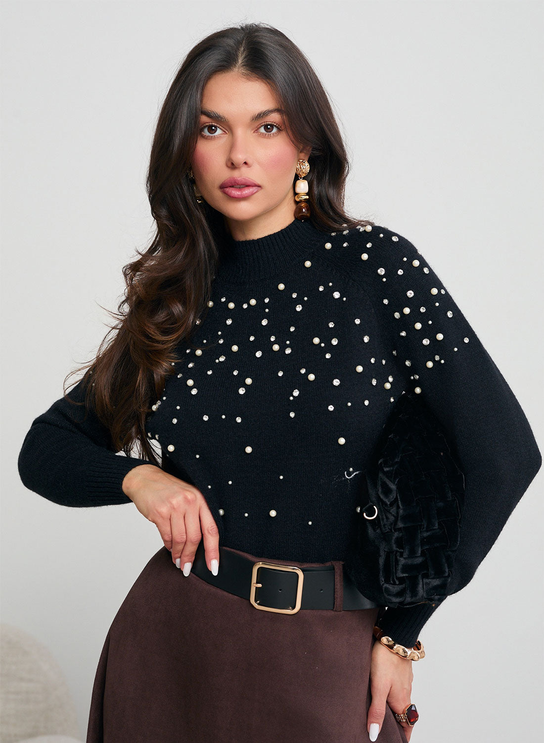 Sonia – Elegant Black Sweater with Pearls and Rhinestones