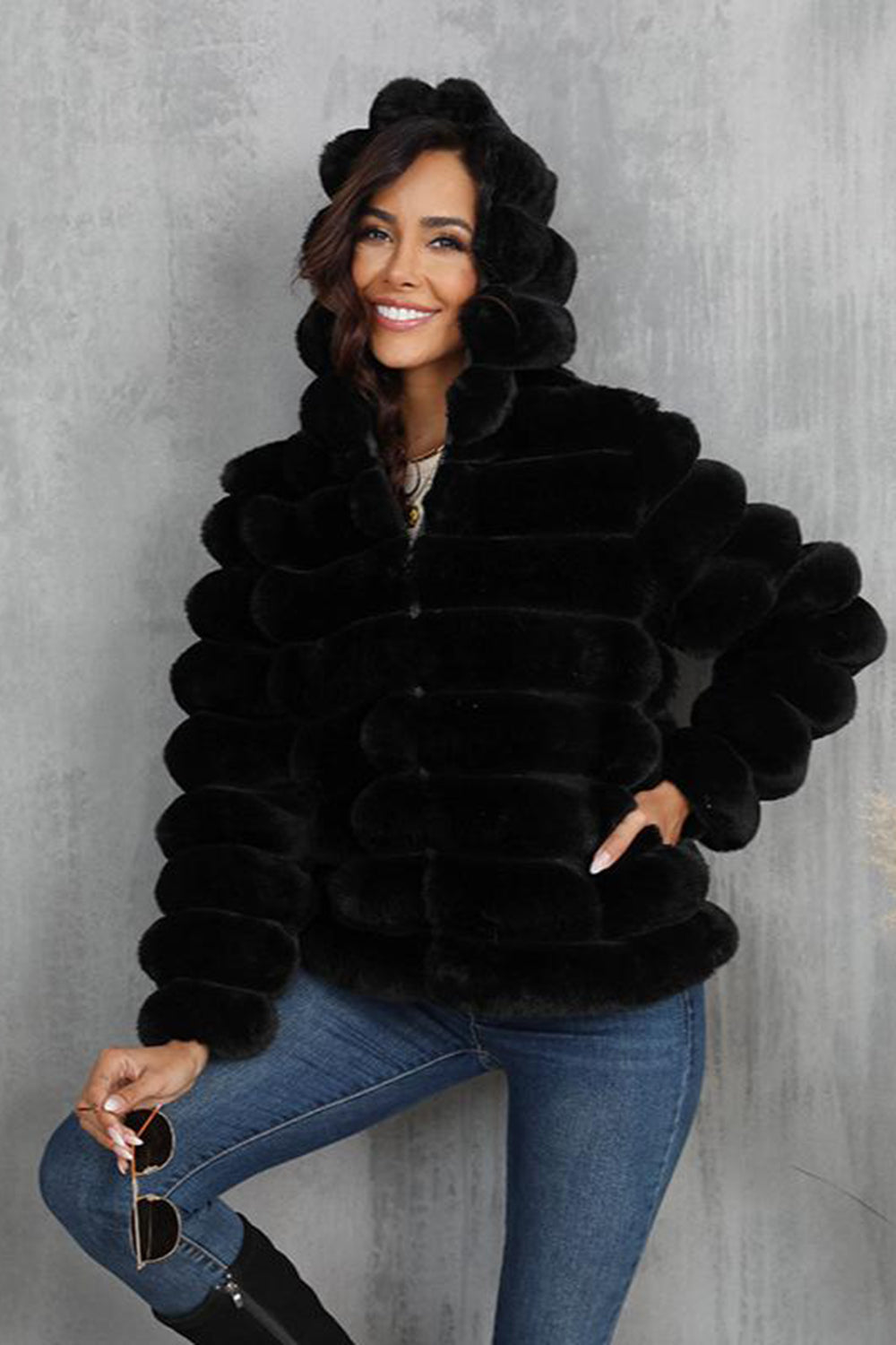 Francesca - Short synthetic fur coat with hood, warm and enveloping