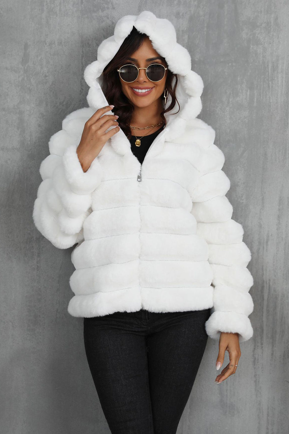 Francesca - Short synthetic fur coat with hood, warm and enveloping