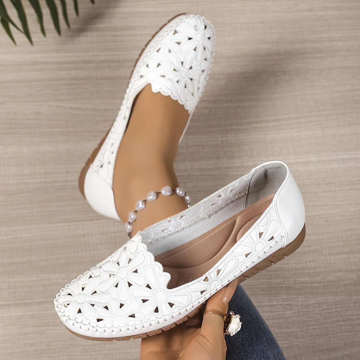 Jane | Modern orthopedic shoes with a stylish cut-out design