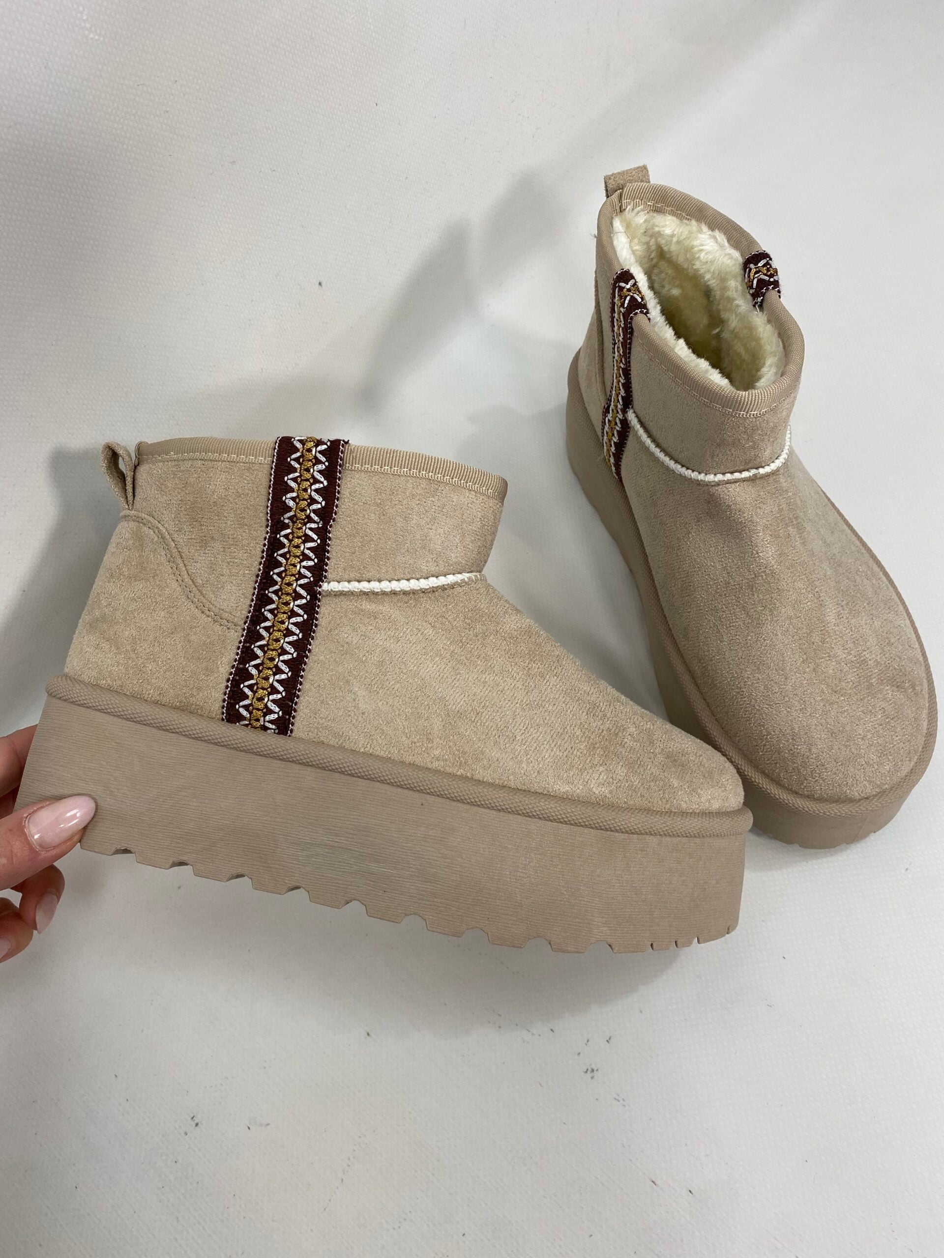 Jennifer - Low Ankle Boots with Platform and Embroidery