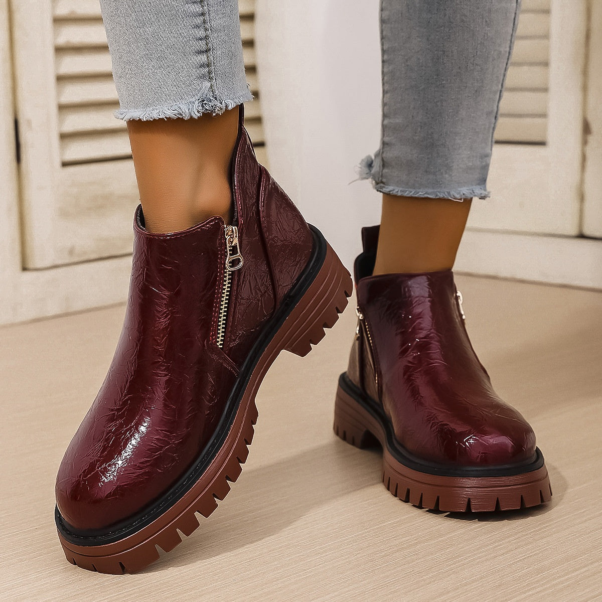 Ulissea – Elegant Ankle Boots with Zip for Women