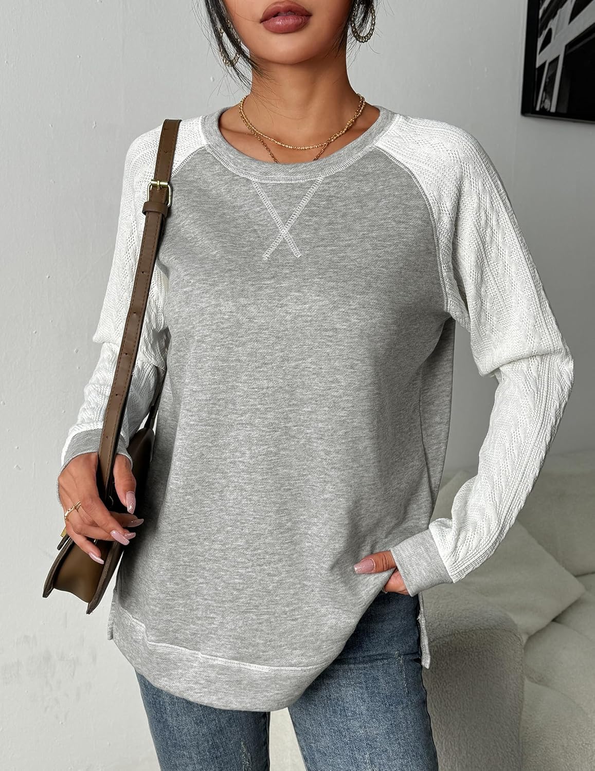 Pellegrina – Lightweight Women's Sweatshirt with Crafted Sleeves