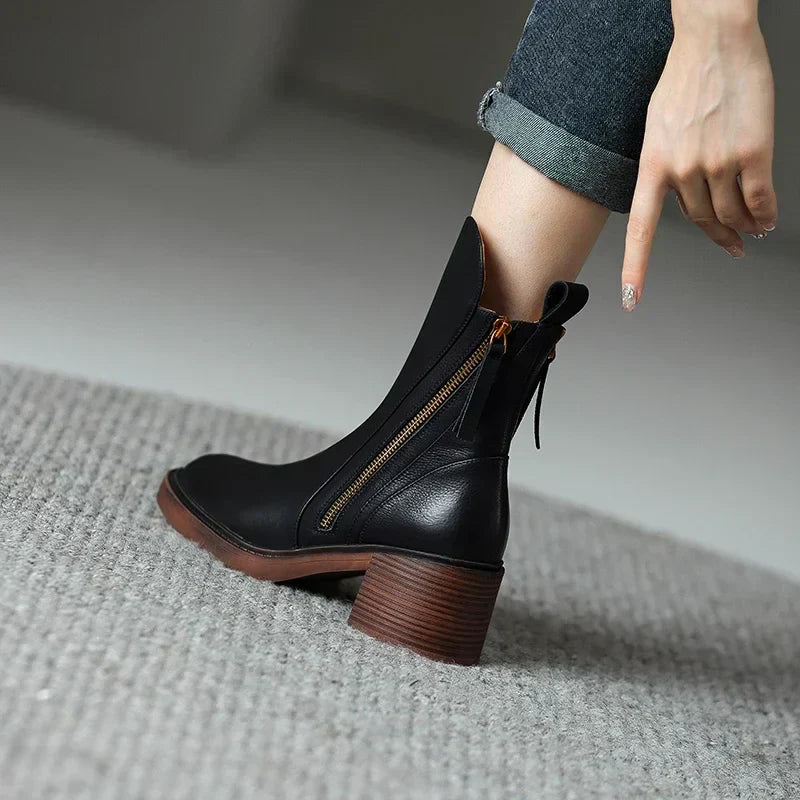 Jolanda – Women's Ankle Boots with Versatile and Modern Style