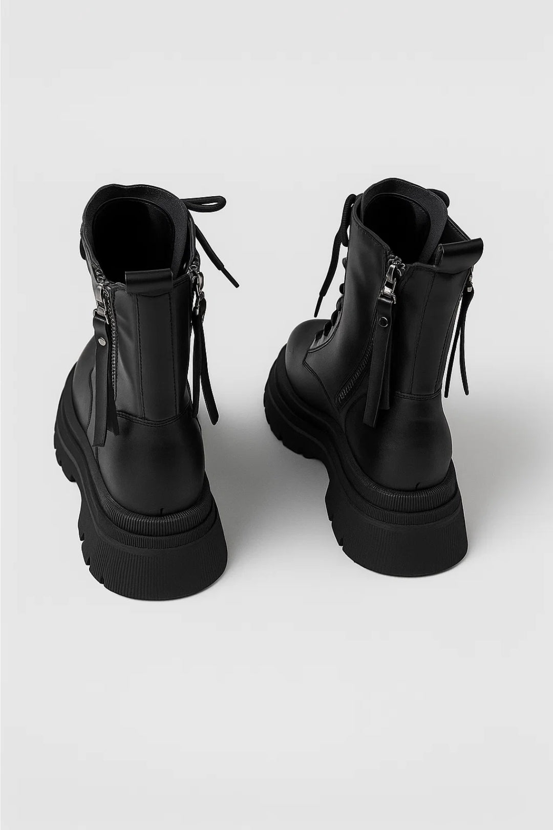 Women's Ankle Boots With Lace-up Closures And Chunky Platform Soles – Modern Boots For Stylish Everyday Outfits