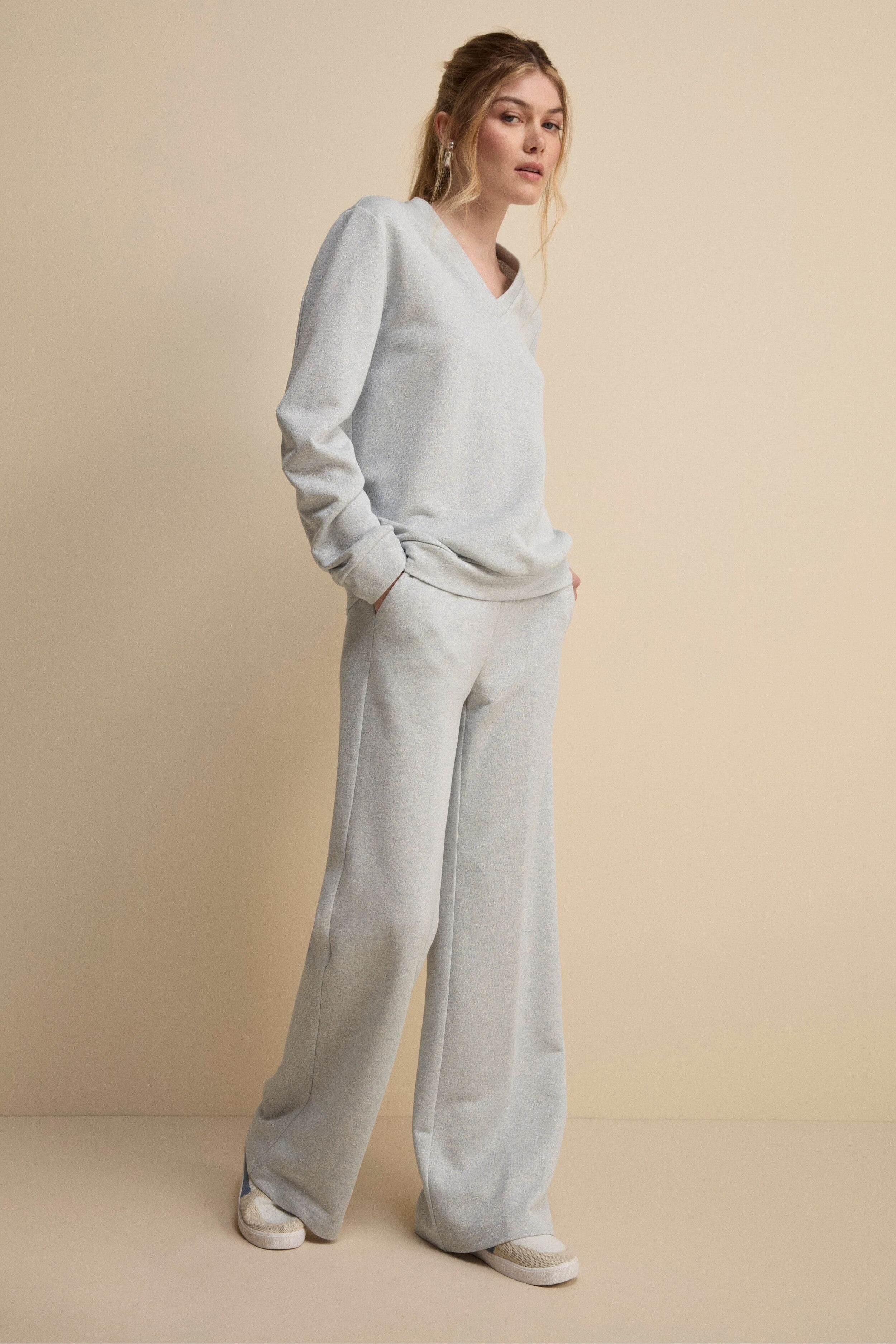 Nerina - Elegant Lurex Sweatshirt with V-Neck