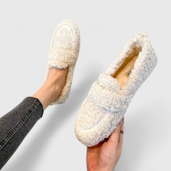 Eleanor Luxe Lambswool Slippers – Warm & Non-Slip