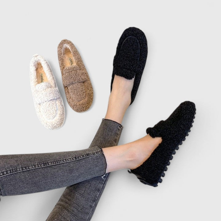 Eleanor Luxe Lambswool Slippers – Warm & Non-Slip