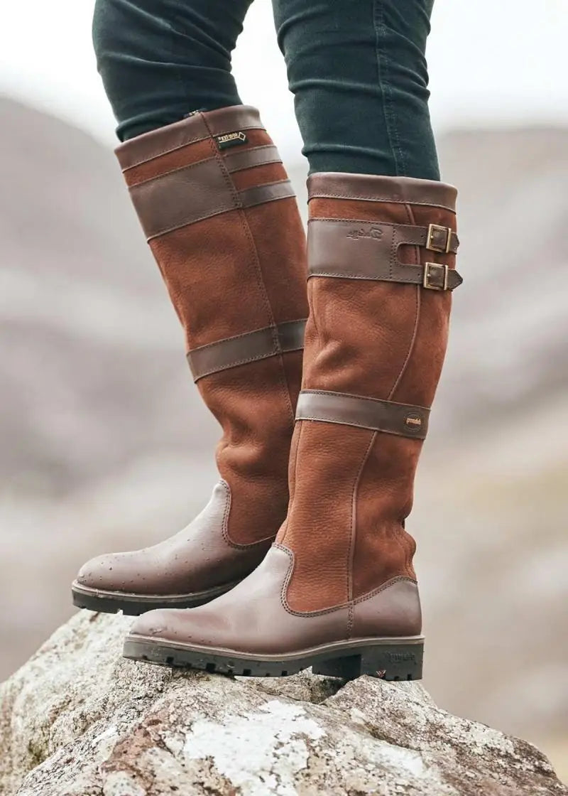 Aviana – Elegant Women's Retro Modern Boots