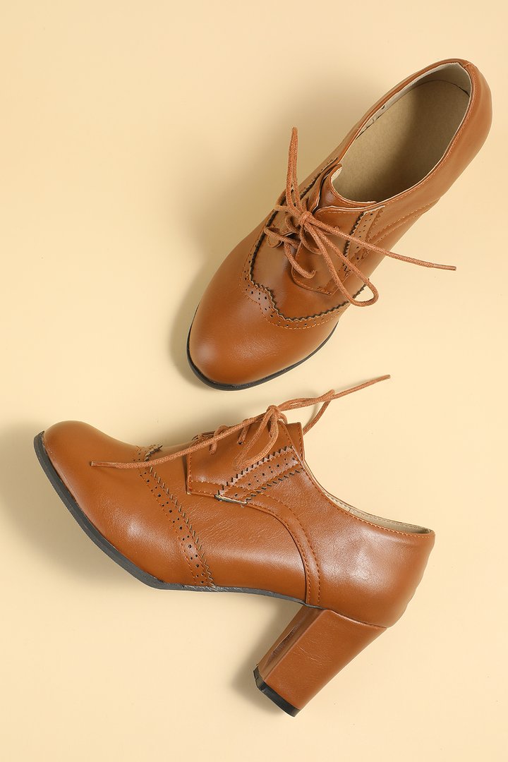 Hilaria - Chunky black heels, comfortable and trendy for every occasion